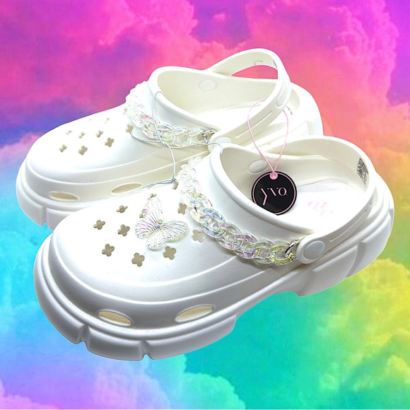 yvo Shoes - Women's White Sandals with Butterfly Charm